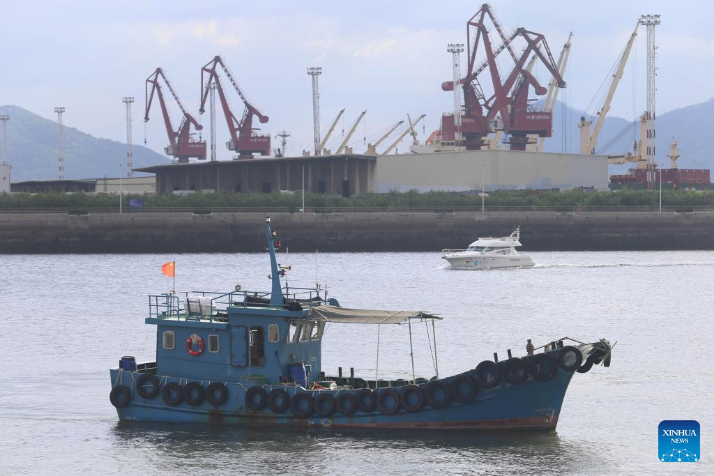China braces for super typhoon Saola ahead of new semester