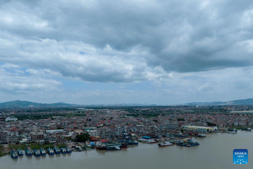 China braces for super typhoon Saola ahead of new semester