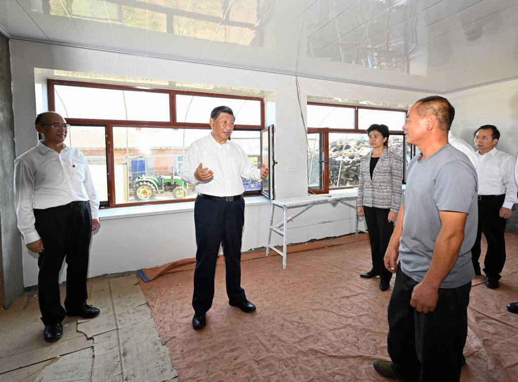Xi visits flood-affected villagers in NE China's Heilongjiang Province