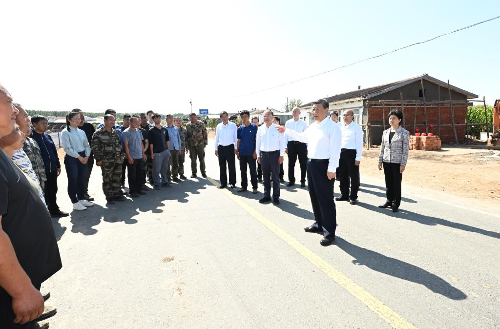 Xi visits flood-affected villagers in NE China's Heilongjiang Province