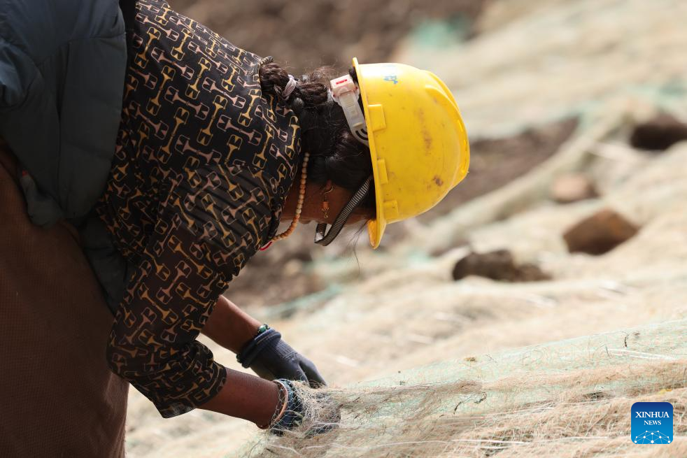 Blankets made from coconut shells used for grassland restoration in SW China's Sichuan