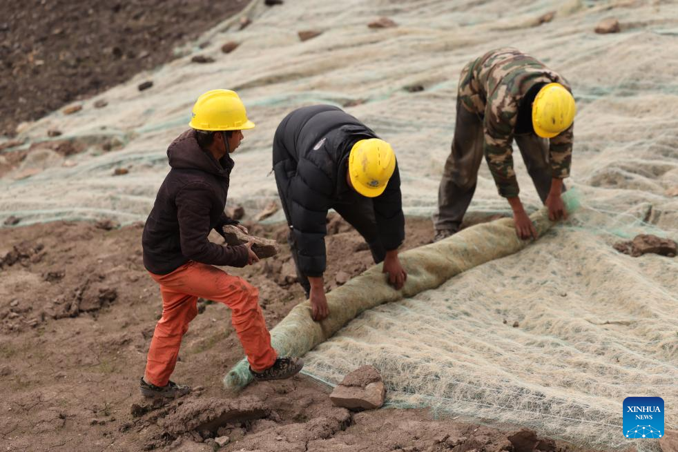 Blankets made from coconut shells used for grassland restoration in SW China's Sichuan