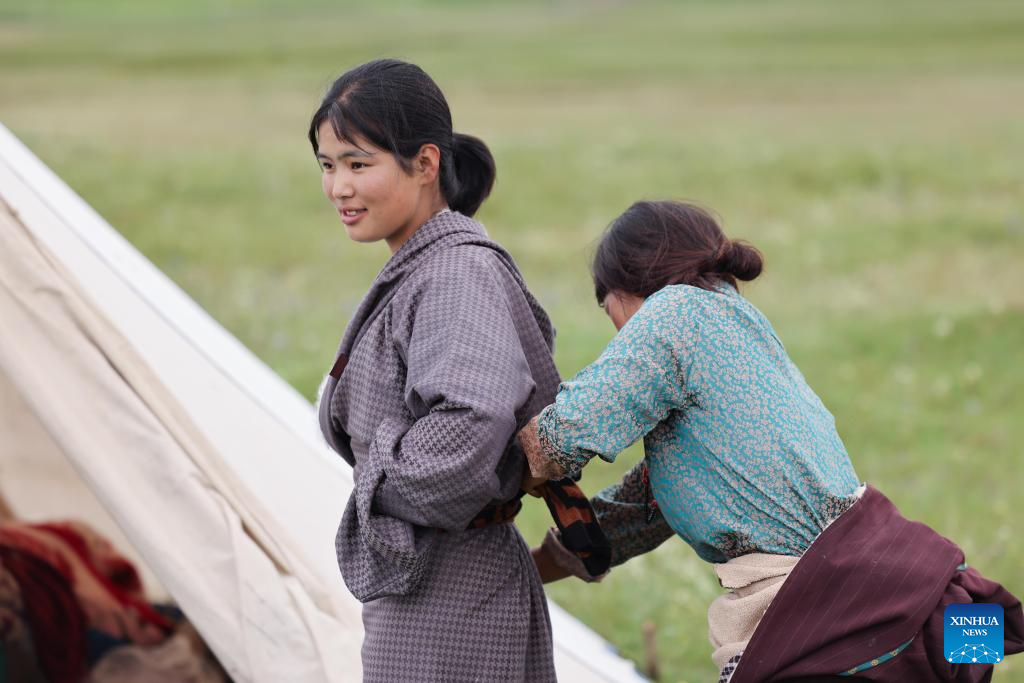 Pic story of shepherd family in NW China