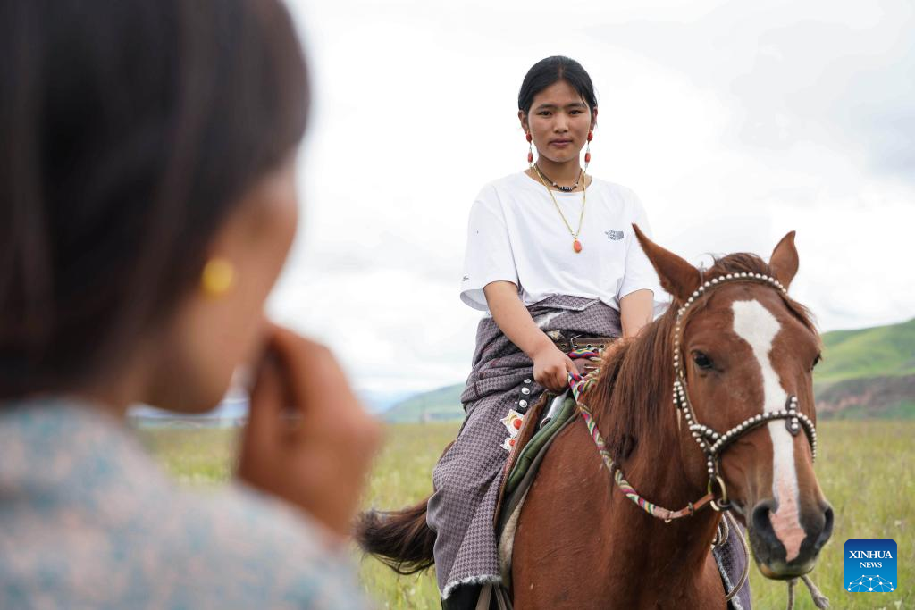 Pic story of shepherd family in NW China