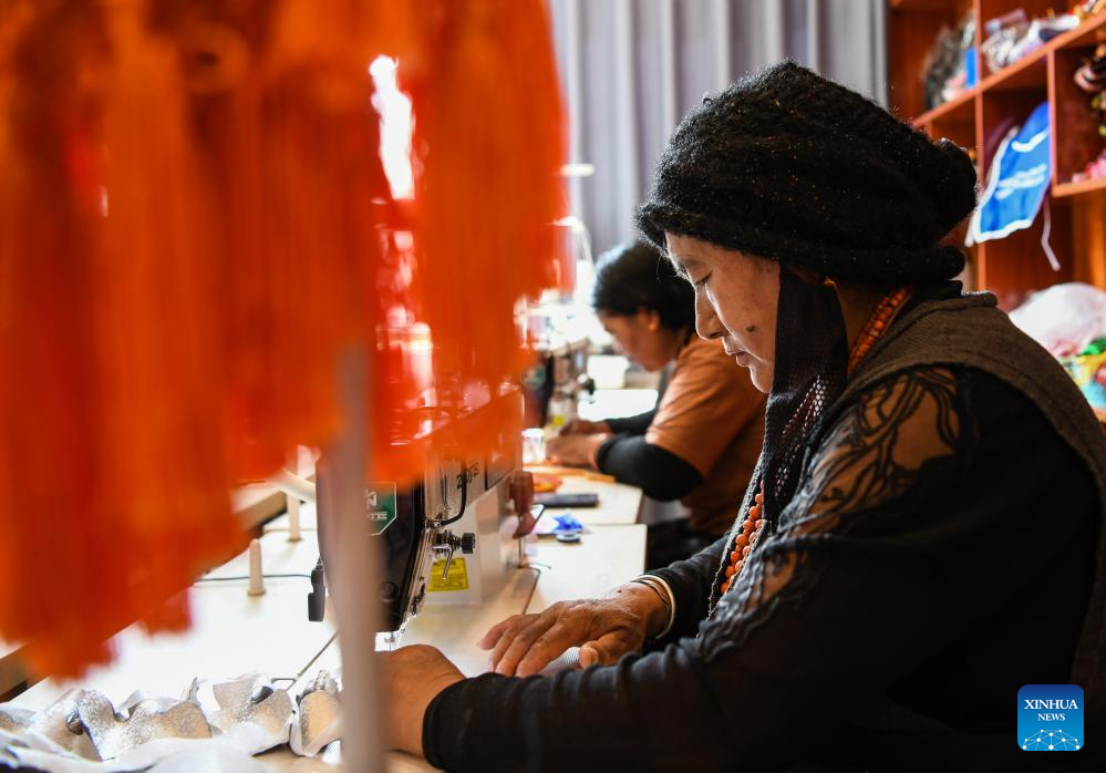 Handmade dolls bring fortunes to local residents in SW China's county