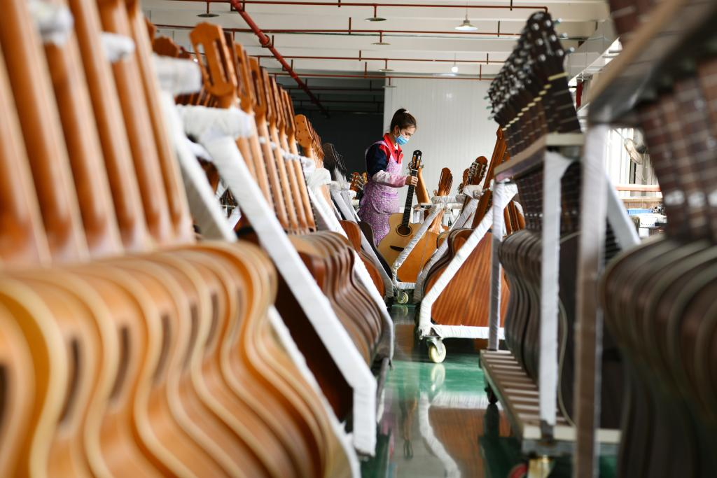 Economic Watch: Chinese guitar-making industry rides on wave of Belt and Road Initiative