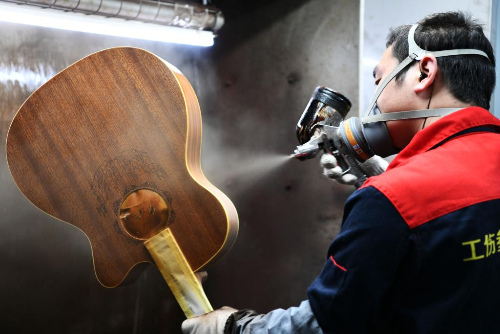 Economic Watch: Chinese guitar-making industry rides on wave of Belt and Road Initiative