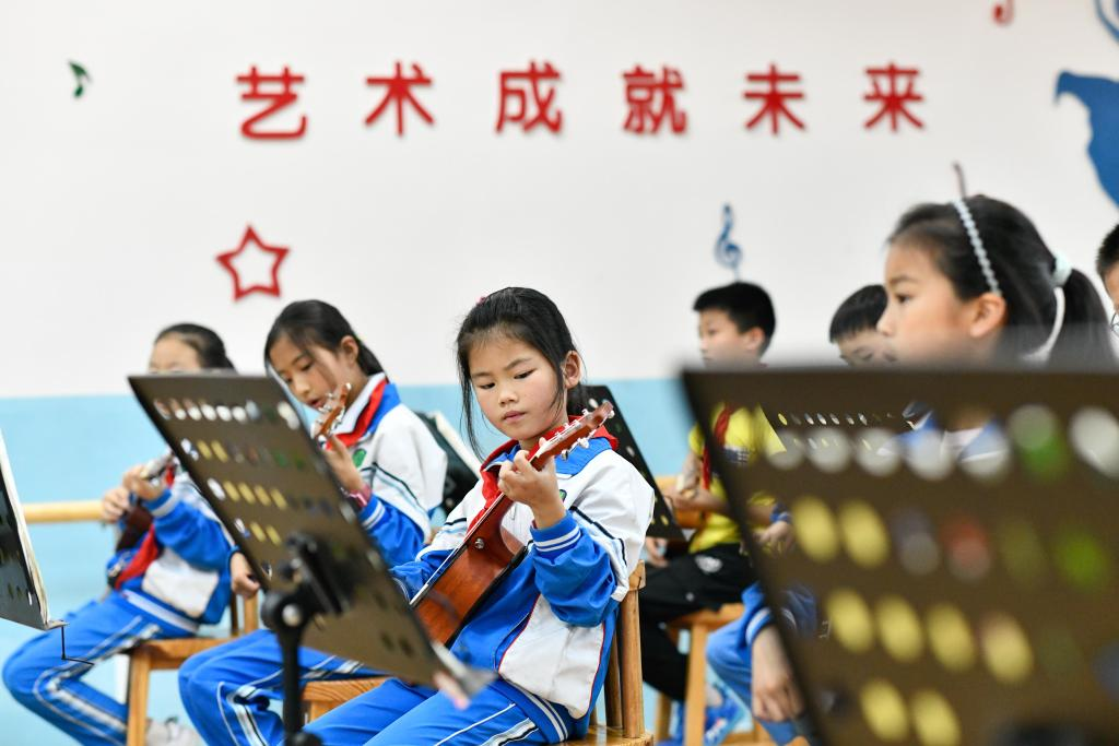 Economic Watch: Chinese guitar-making industry rides on wave of Belt and Road Initiative