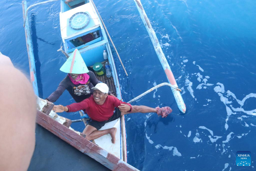 PLA navy rescues wounded Philippine fisherman