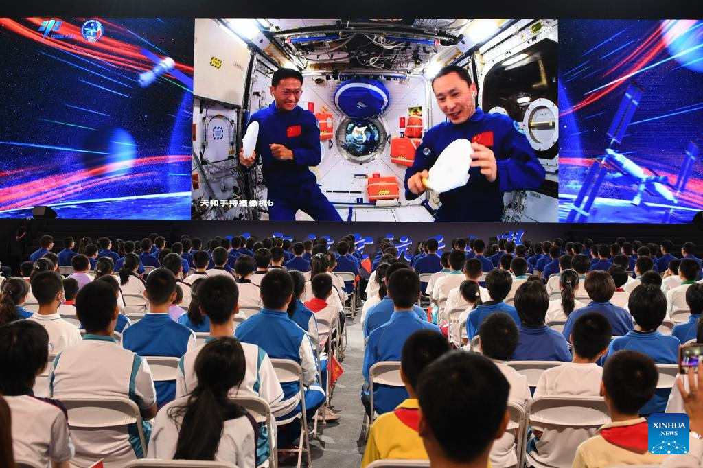 China Focus: Chinese astronauts deliver lecture from space station