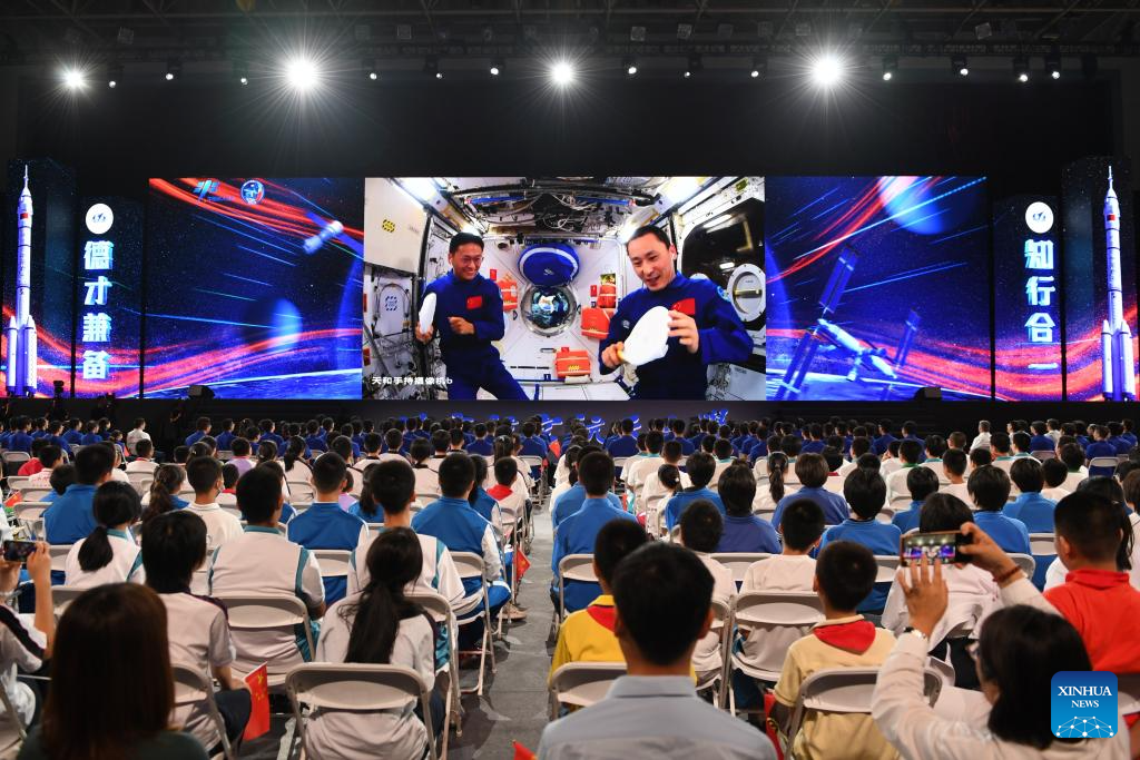 China Focus: Chinese astronauts deliver lecture from space station