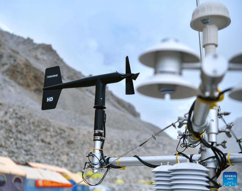 Chinese scientists establish meteorological observation stations on Mt. Cho Oyu