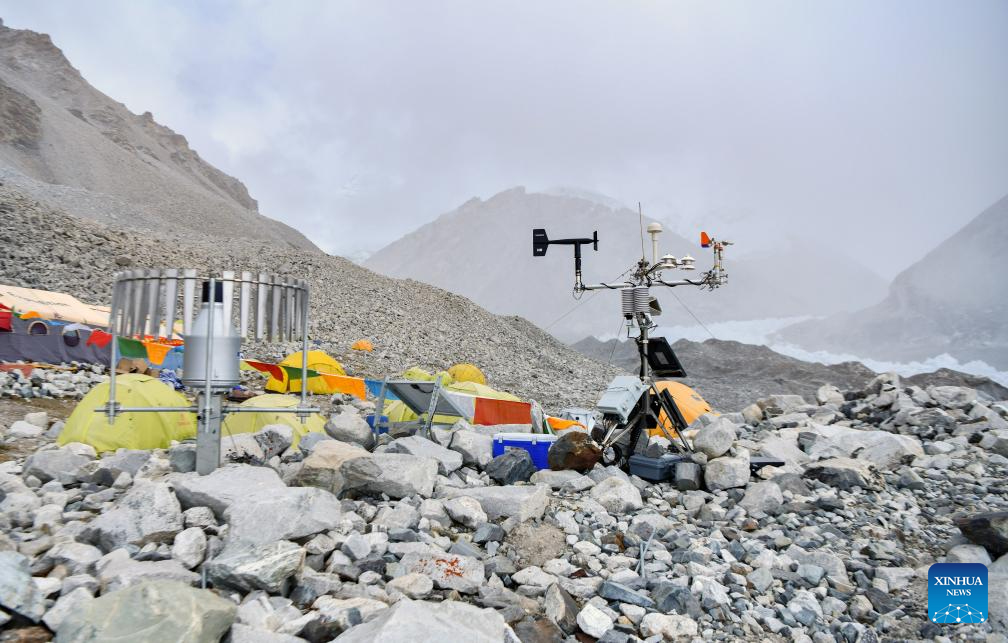 Chinese scientists establish meteorological observation stations on Mt. Cho Oyu