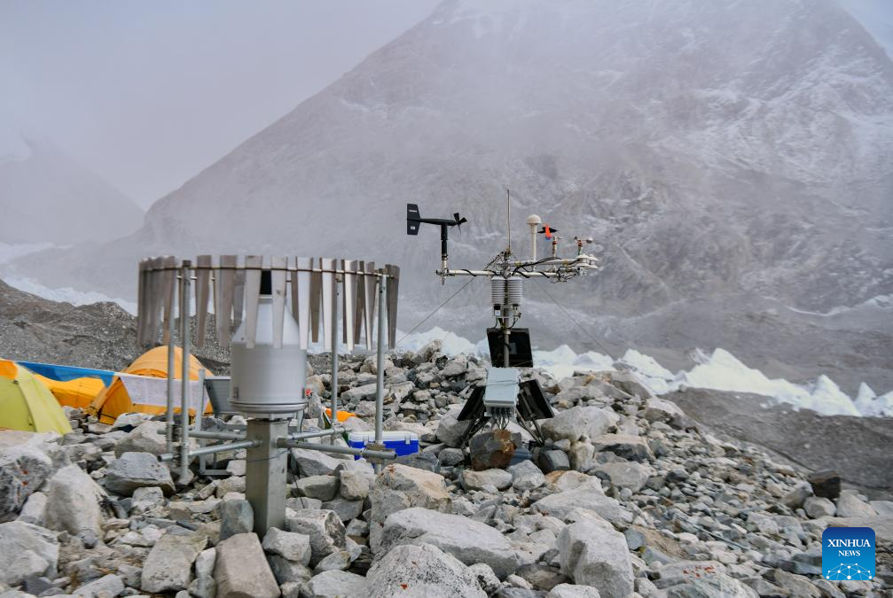 Chinese scientists establish meteorological observation stations on Mt. Cho Oyu