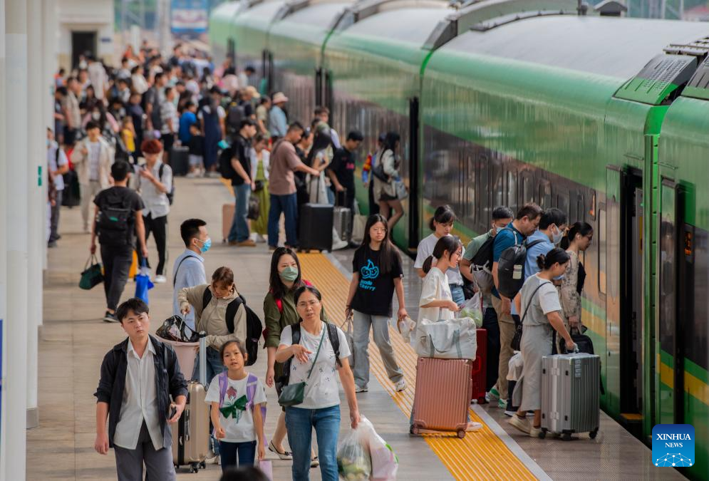 Travel rush on as Mid-Autumn Festival and National Day holiday period coming to end