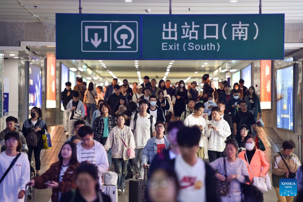 Travel rush on as Mid-Autumn Festival and National Day holiday period coming to end