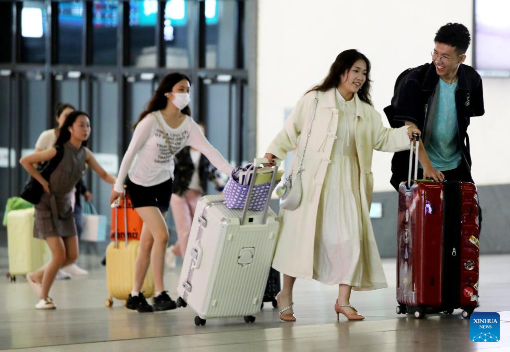 Travel rush on as Mid-Autumn Festival and National Day holiday period coming to end