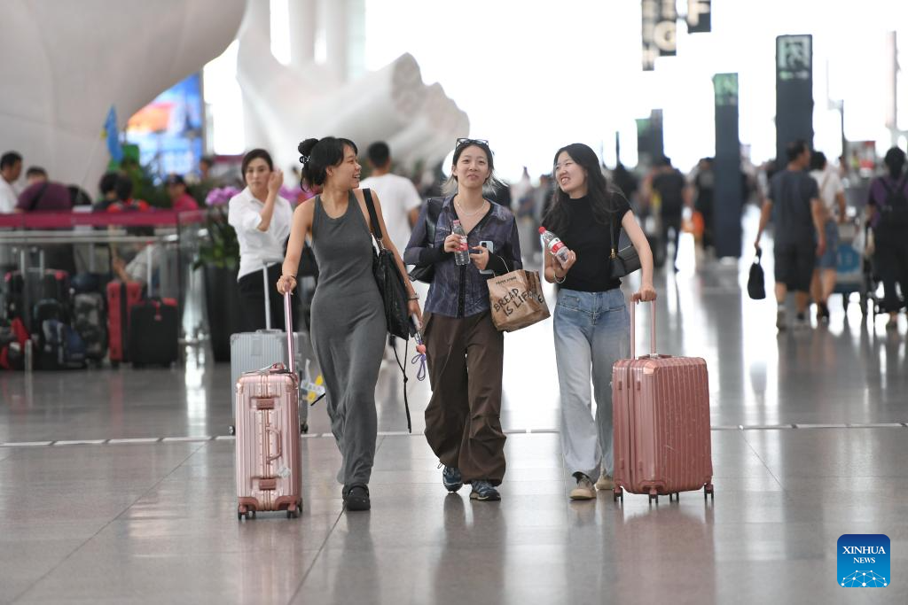 Travel rush on as Mid-Autumn Festival and National Day holiday period coming to end