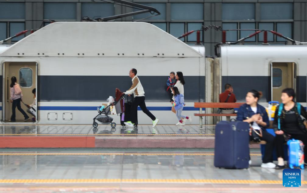 Travel rush on as Mid-Autumn Festival and National Day holiday period coming to end