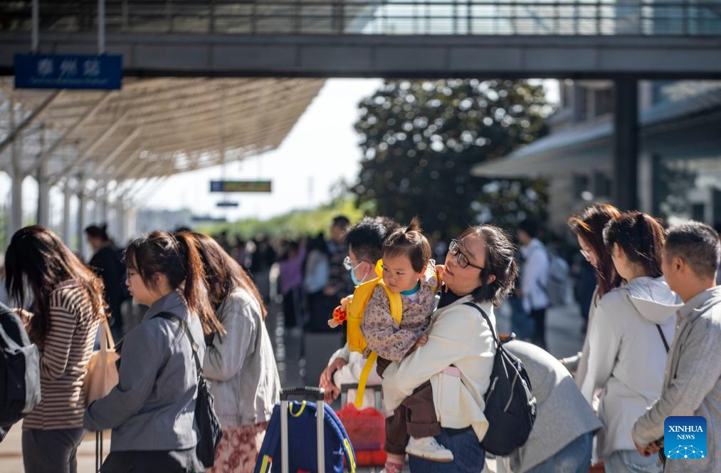 Travel rush on as Mid-Autumn Festival and National Day holiday period coming to end