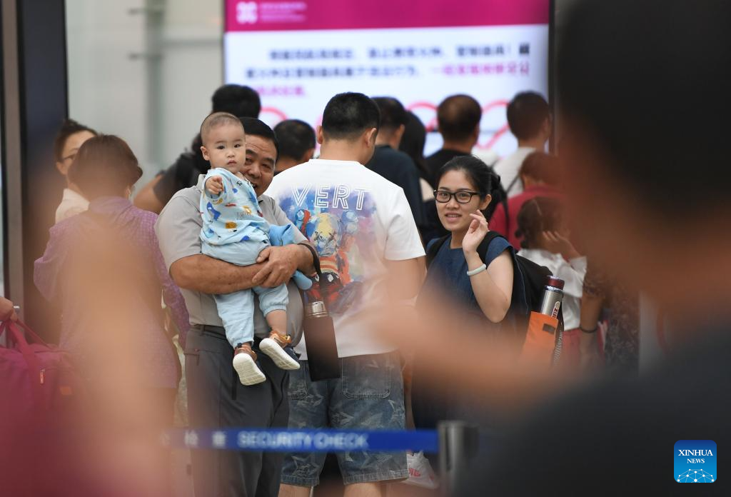 Travel rush on as Mid-Autumn Festival and National Day holiday period coming to end