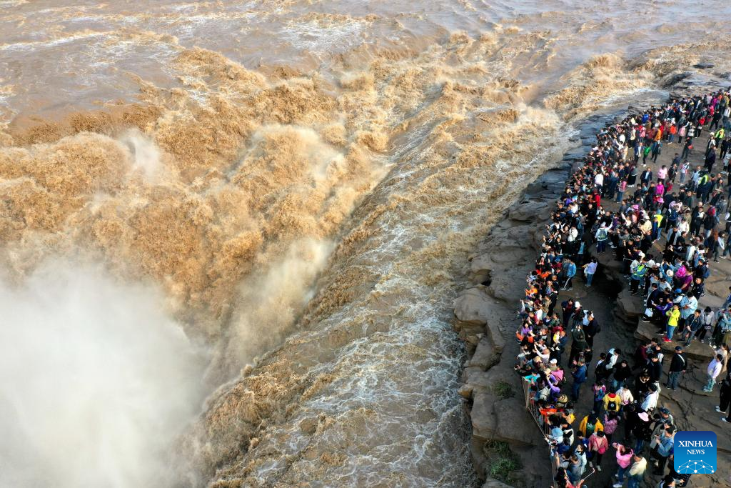 Tourism booms across China during Mid-Autumn Festival and National Day holiday