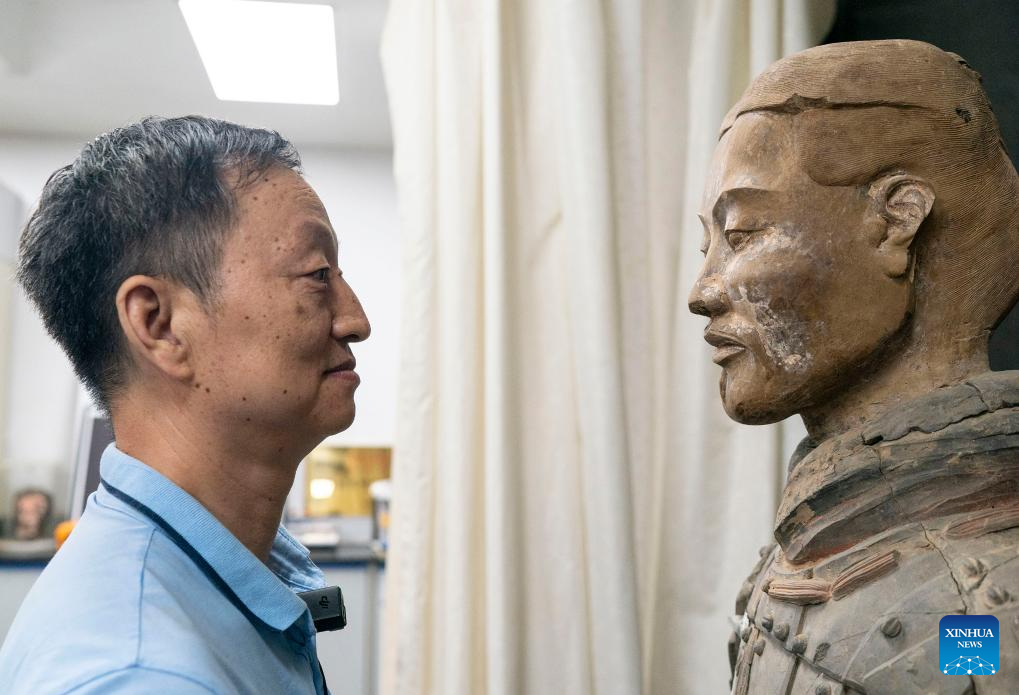 Experts restore Terracotta Warriors in Xi'an