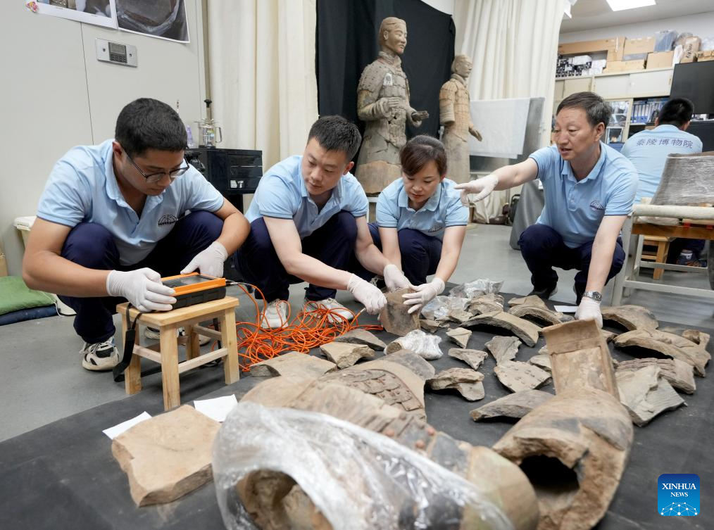 Experts restore Terracotta Warriors in Xi'an