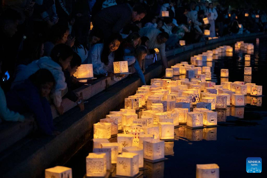Water lantern festival held in Foster City, U.S.