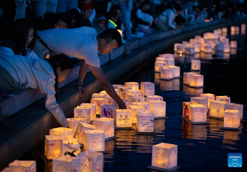Water lantern festival held in Foster City, U.S.