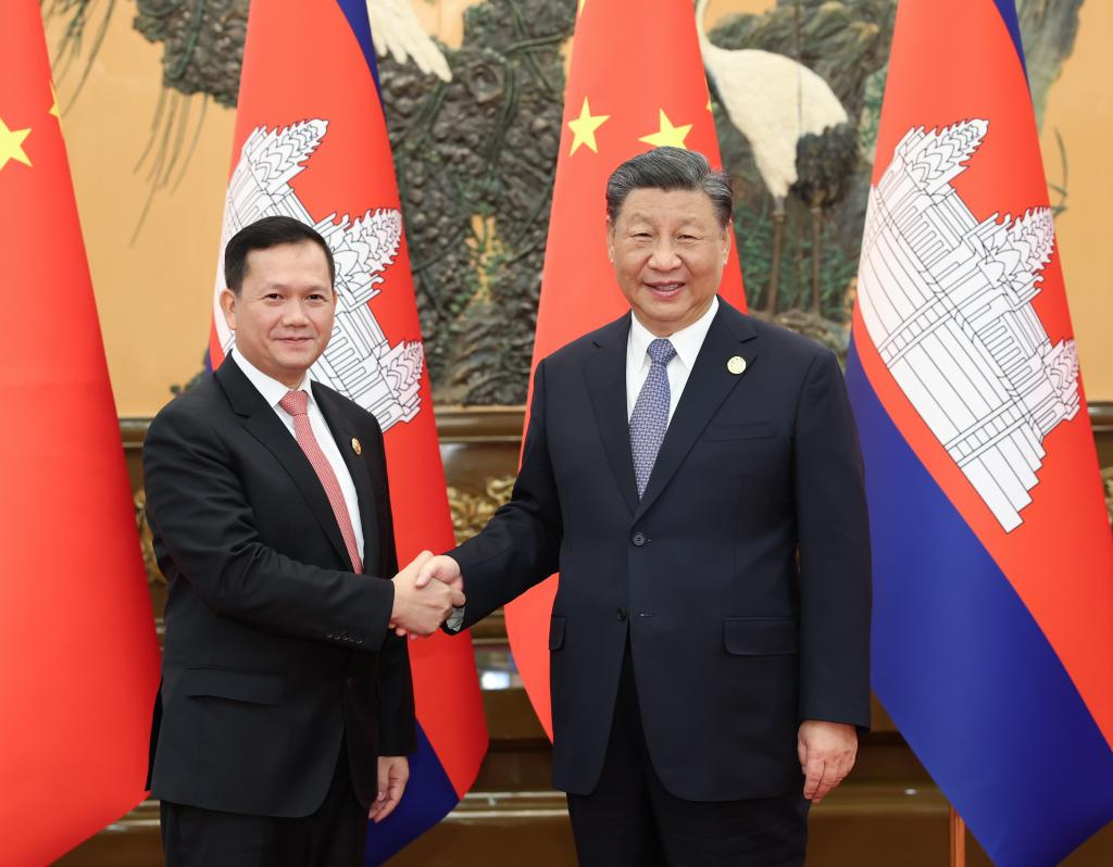 Xi meets Cambodian PM