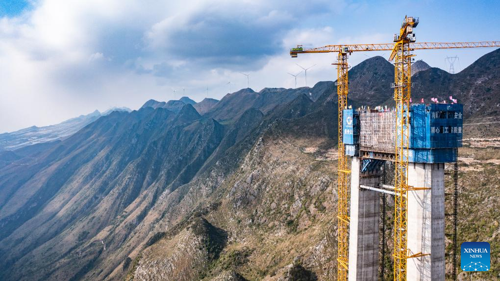 Main tower of world's highest bridge completed in SW China