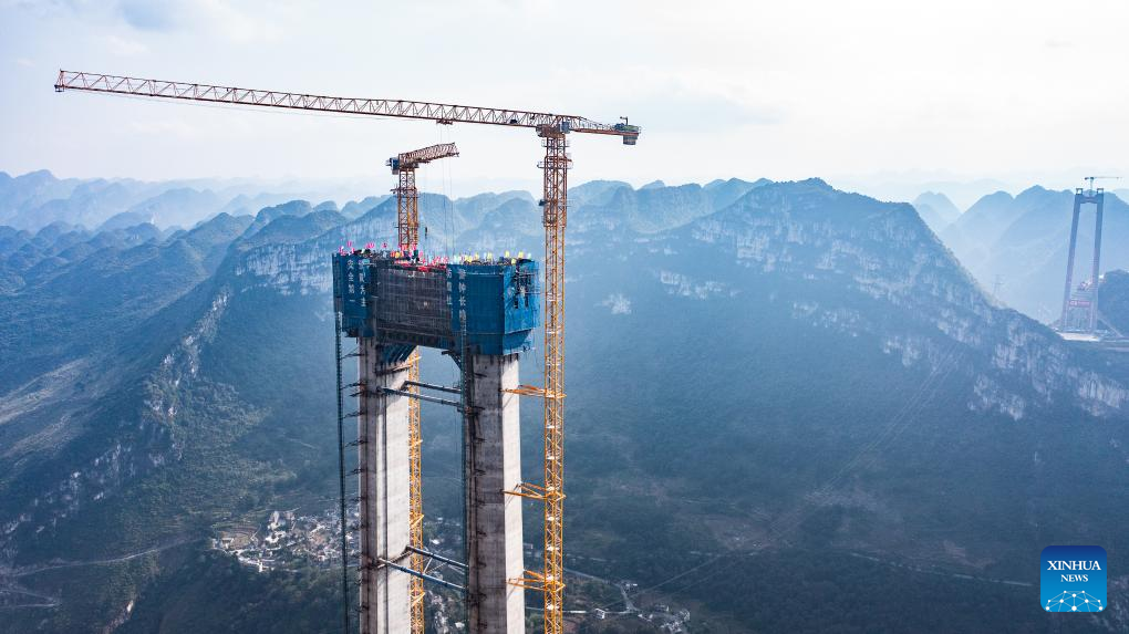 Main tower of world's highest bridge completed in SW China