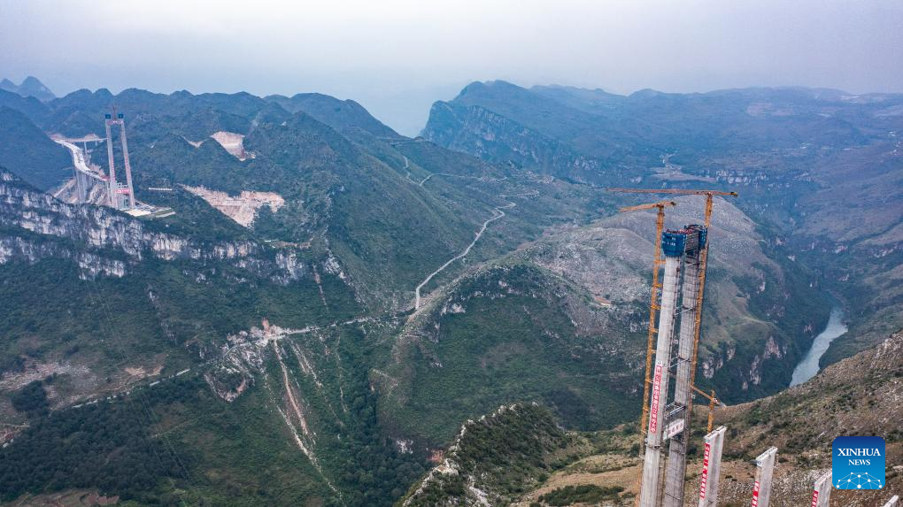 Main tower of world's highest bridge completed in SW China