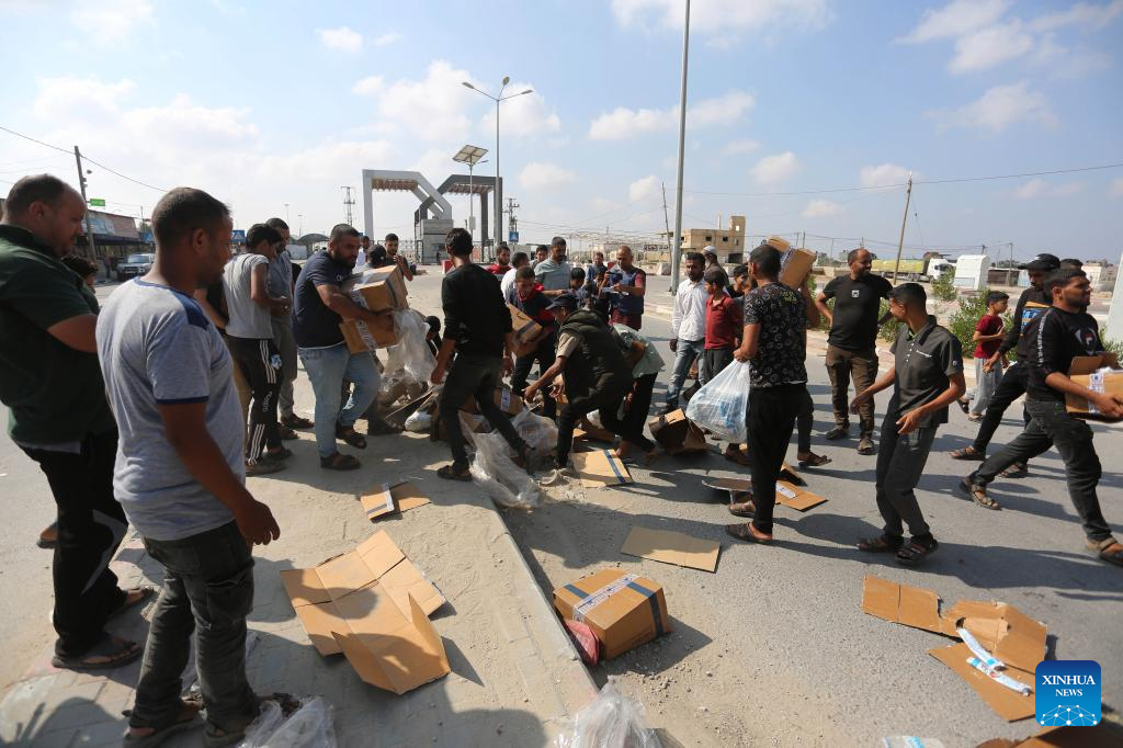 Aid delivery, foreign evacuation continue at Rafah crossing: Egyptian source
