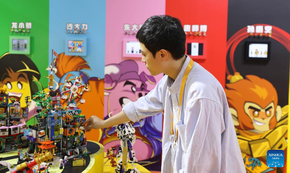 LEGO releases new toy sets inspired by Chinese culture at CIIE