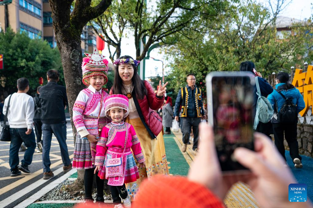 Long street banquet held during cultural tourism festival in China's Yunnan