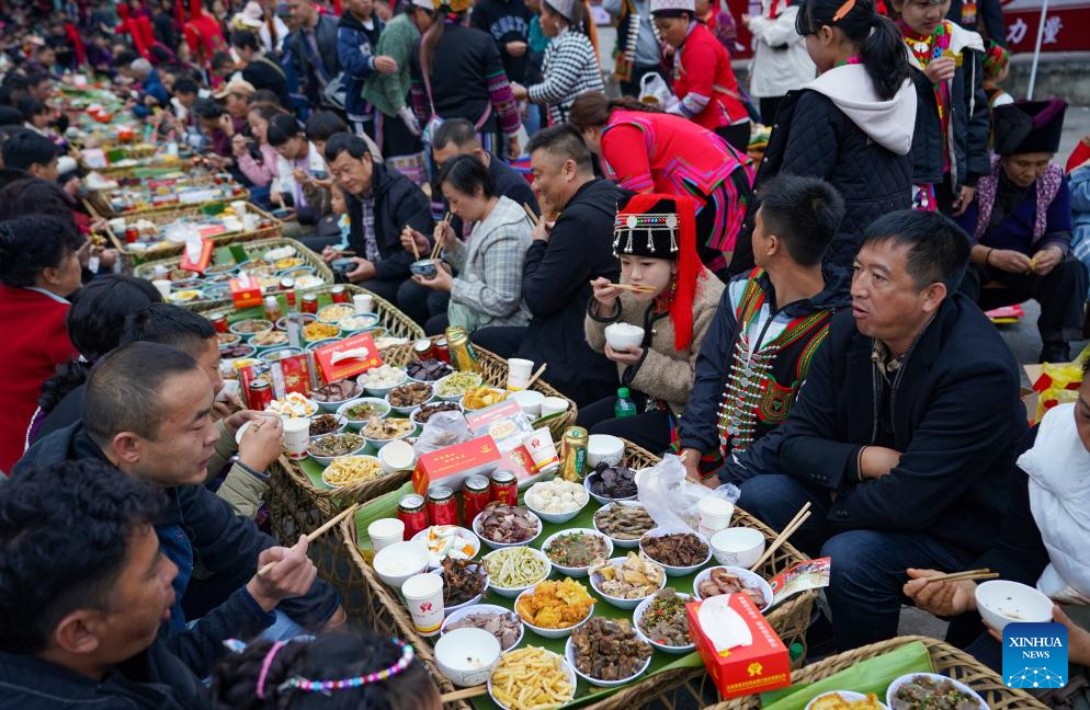 Long street banquet held during cultural tourism festival in China's Yunnan