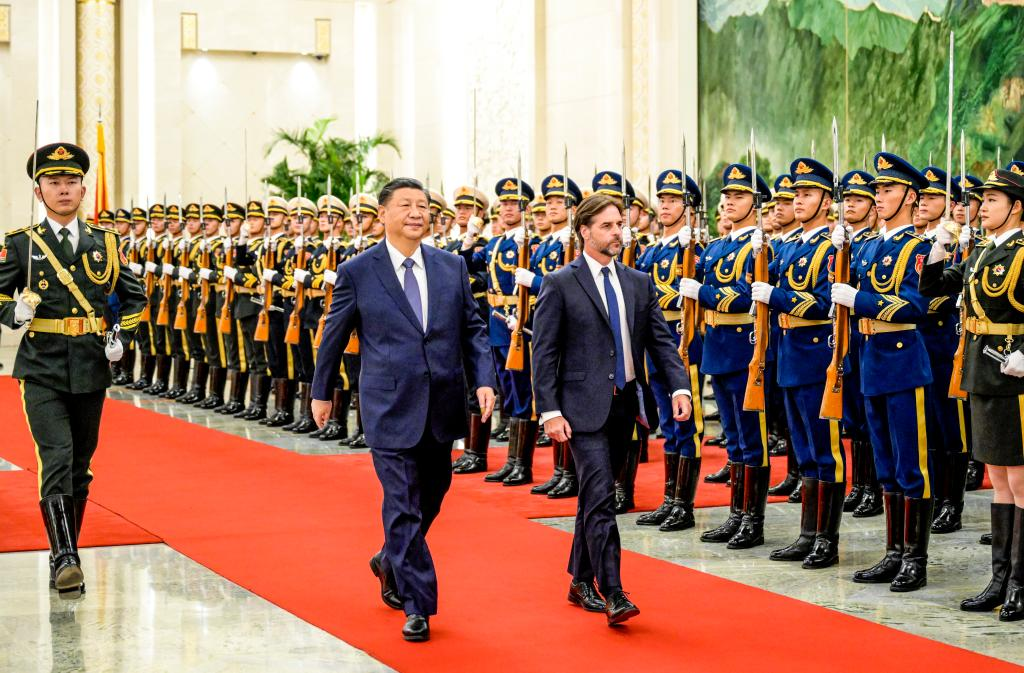 Xi, Uruguayan president hold talks, elevate ties to comprehensive strategic partnership