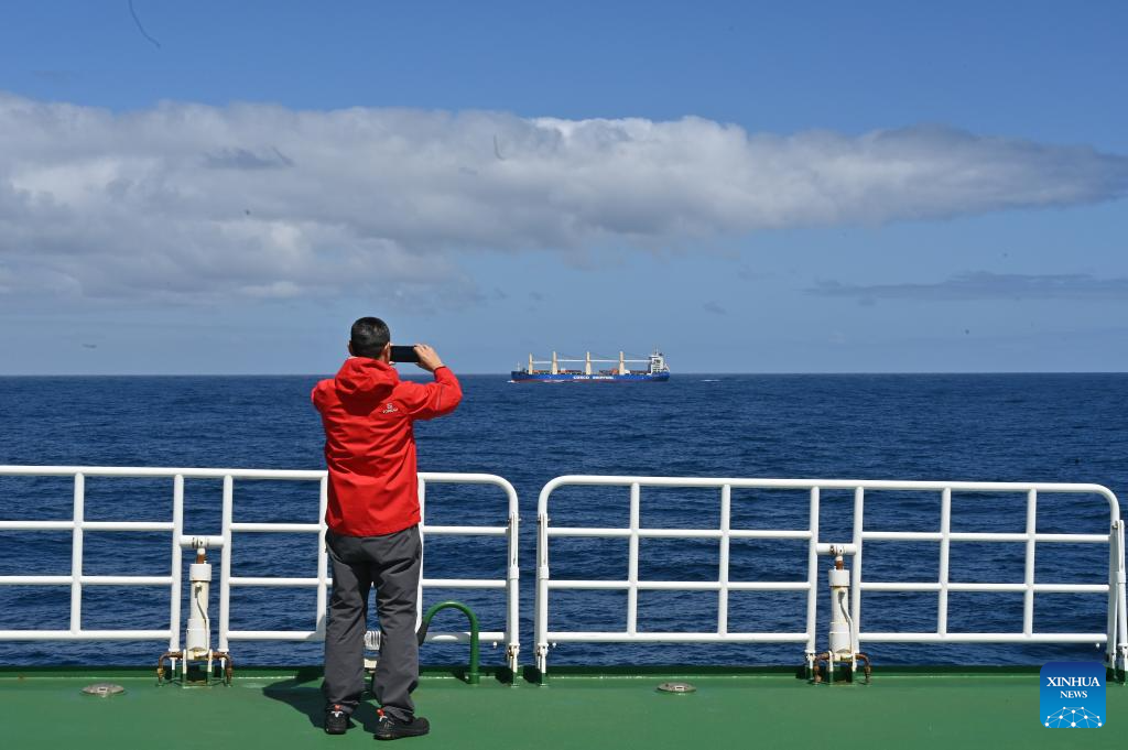 China's research icebreaker Xuelong 2 ploughs through belt of prevailing westerlies
