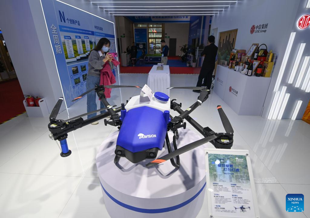 Glimpse of exhibition area on green agriculture chain at China int'l supply chain expo