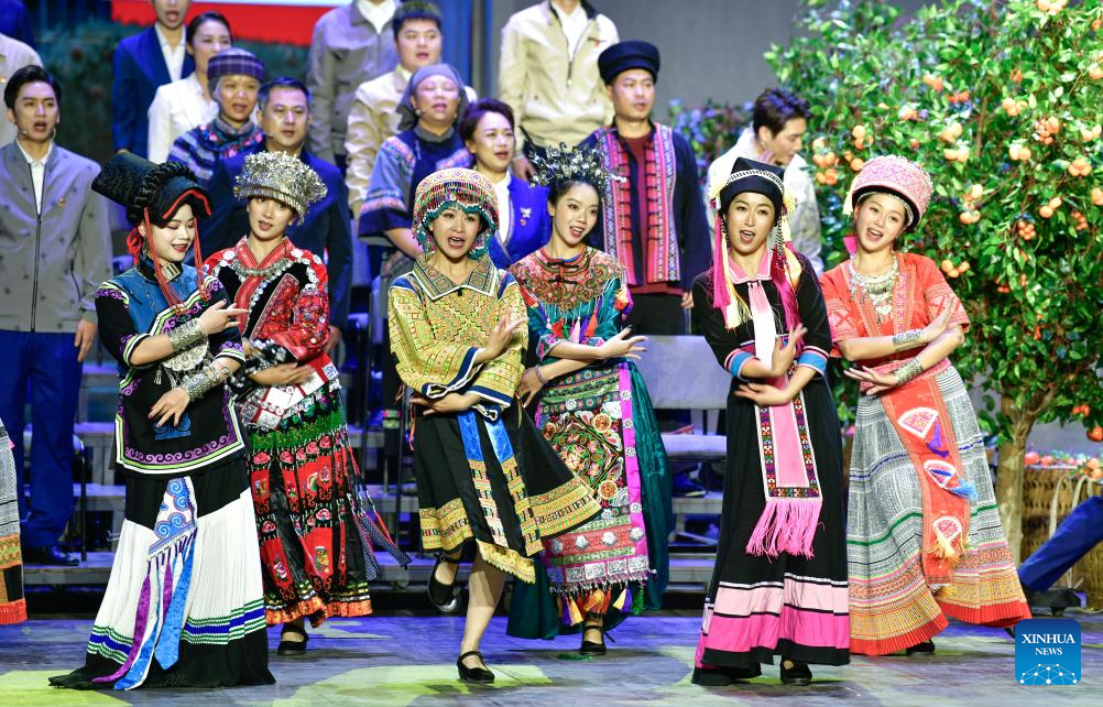 Opera based on story of Huang Wenxiu performed in Guiyang