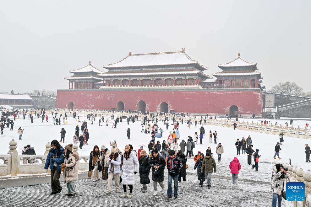 Tourists visit Palace Museum in snow in Beijing