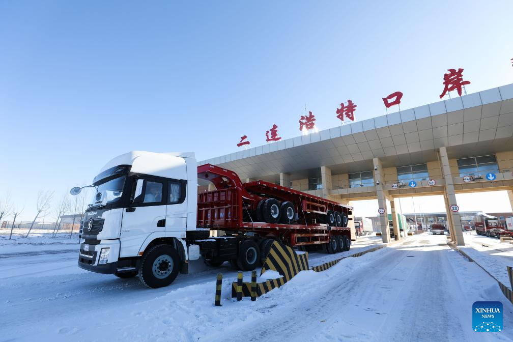 Largest land port on China-Mongolia border pilots 24-hour freight customs clearance