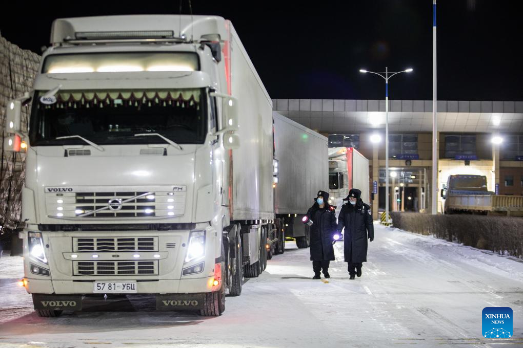 Largest land port on China-Mongolia border pilots 24-hour freight customs clearance