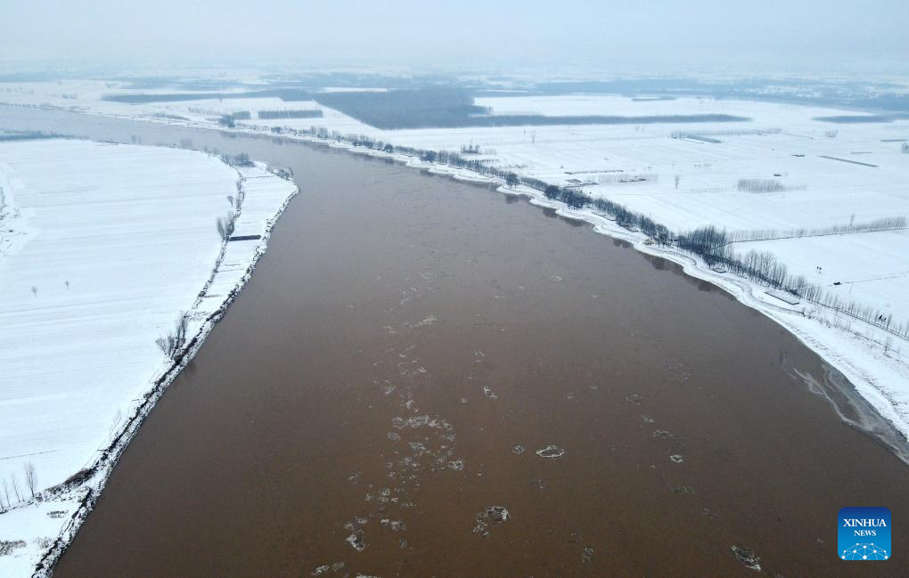 Flowing ice on Yellow River seen in east China's Shandong