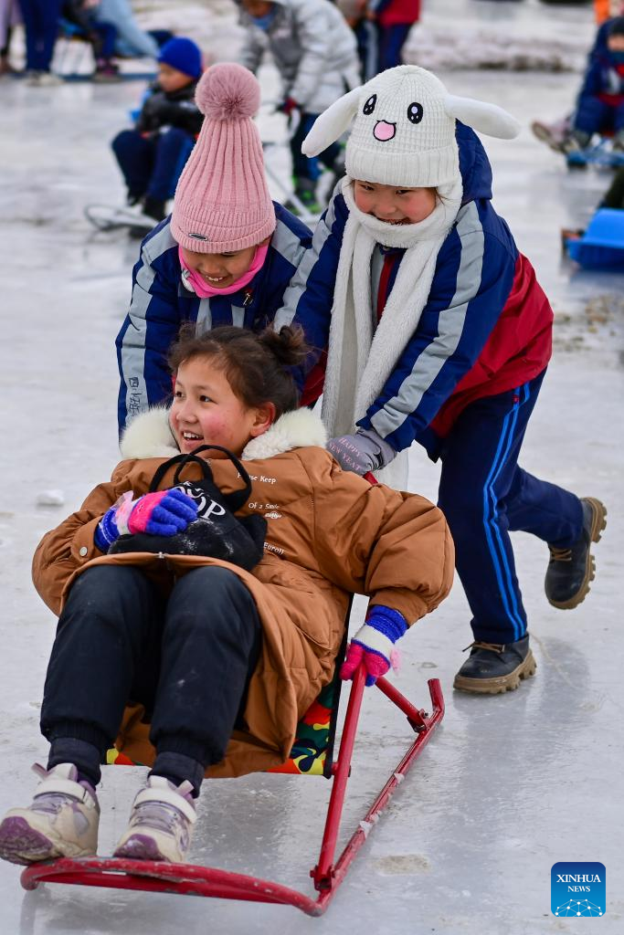 Schools integrate ice and snow sports into education curriculum in Xinjiang's Beitun City