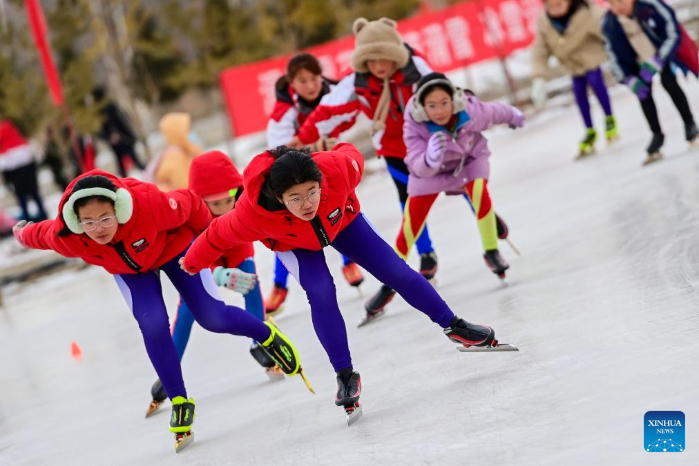 Schools integrate ice and snow sports into education curriculum in Xinjiang's Beitun City