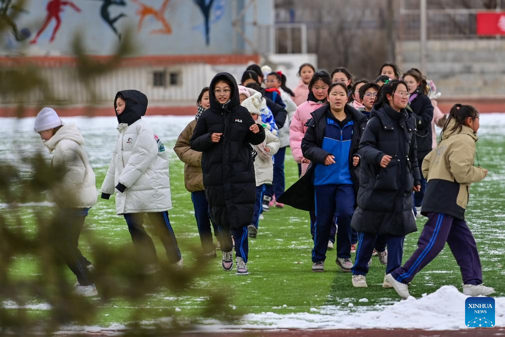 Schools integrate ice and snow sports into education curriculum in Xinjiang's Beitun City