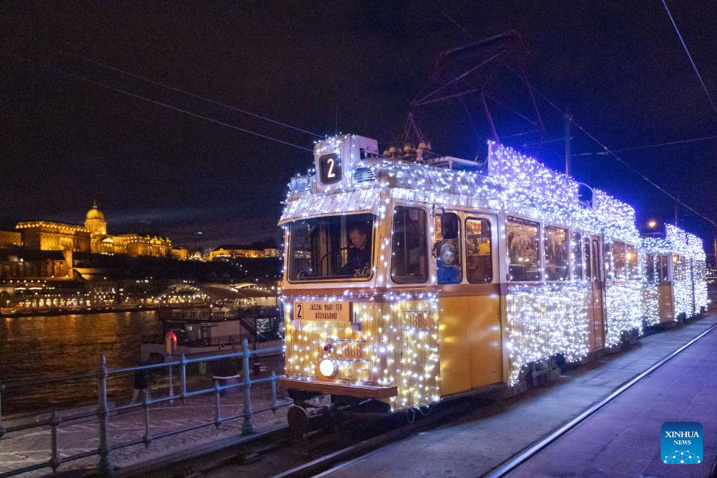 In pics: nostalgic tram decorated with Christmas lights in Budapest
